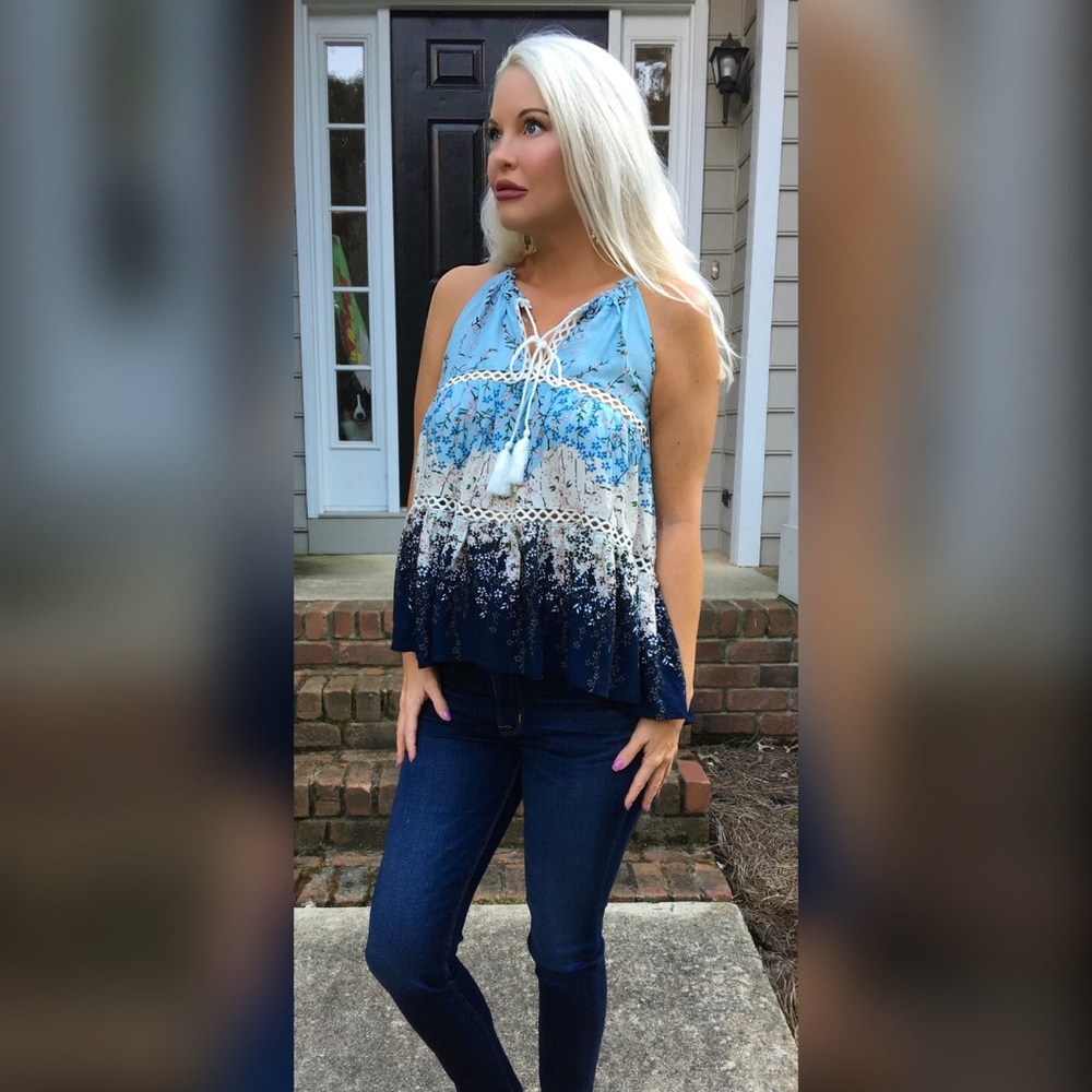 LAST 1!! 💕SALE!! Stunning Dual Color Floral Top! - Picture 3 of 4